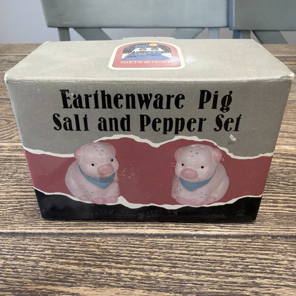 VTG Farmhouse Patchwork Pigs Salt and Pepper Shaker 1980's Earthware Nostalgia